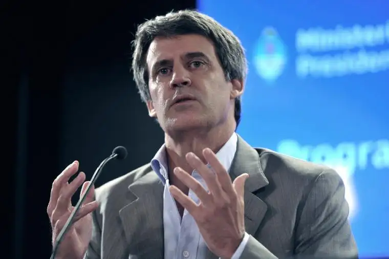 Prat Gay: "El blanqueo alcanzó los 90 mil millones de dólares"