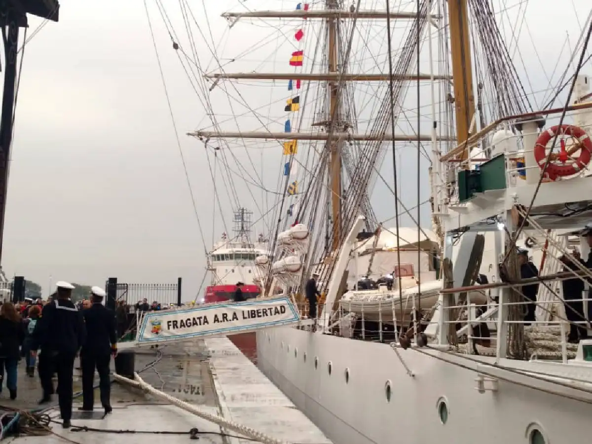 La Fragata Libertad zarpó e inició su viaje número 48