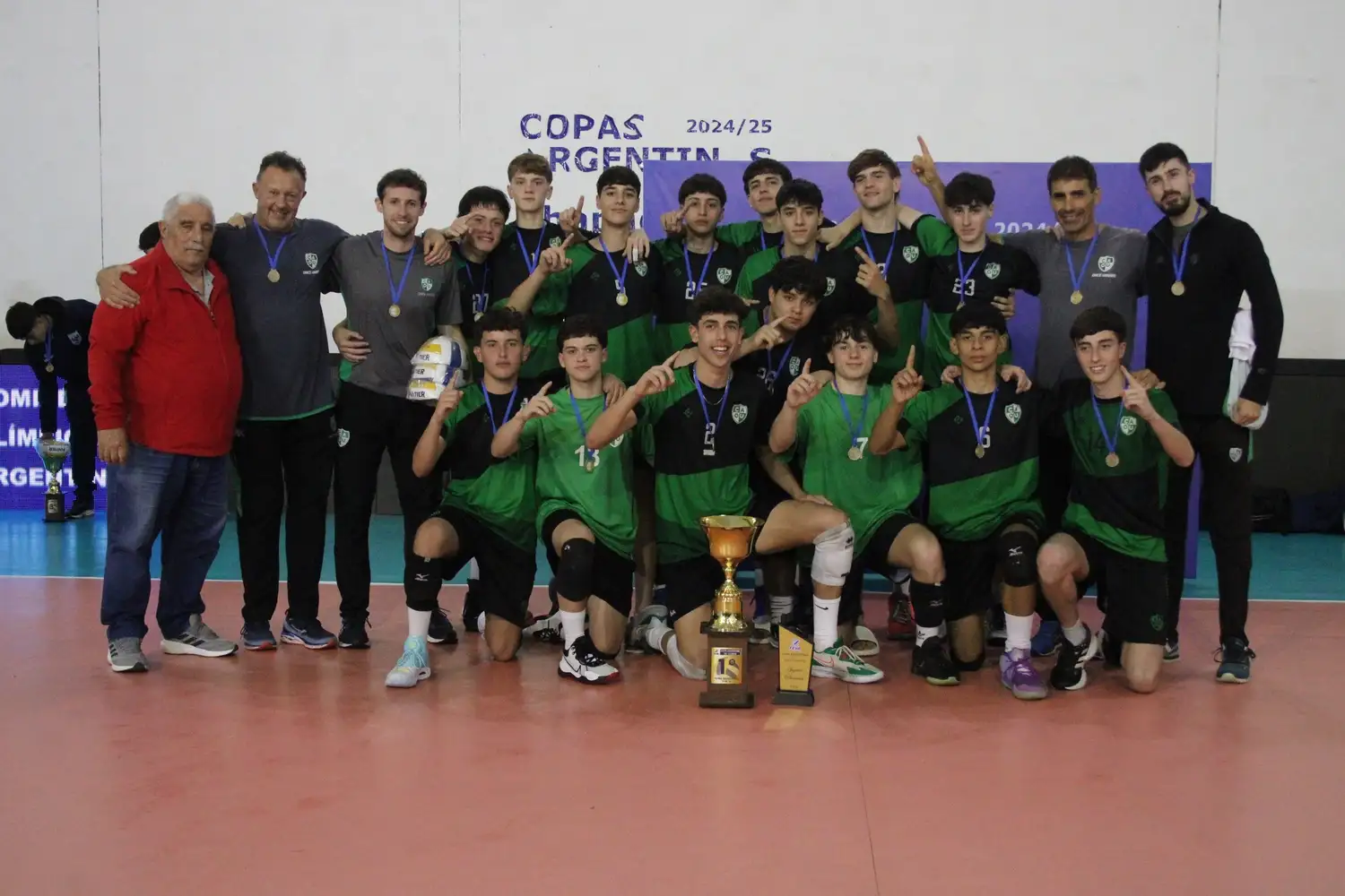 El equipo de Once Unidos que se consagró campeón de la Copa Nacional Sub-16.