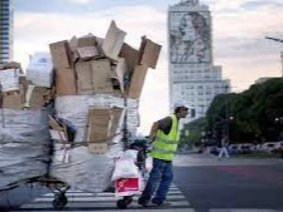 La pobreza aumentó y afecta al 39,2% de la población, según el INDEC