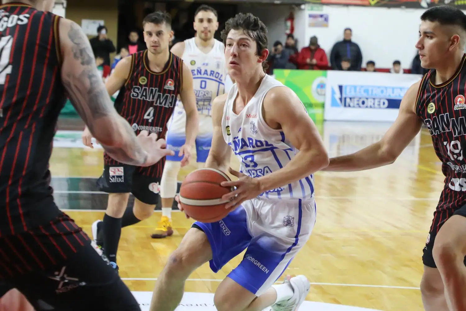 Peñarol no pudo con San Martín en el primer punto de la serie.