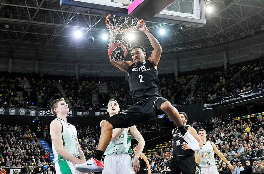 Peñarol fichó al pivote Devin Thomas