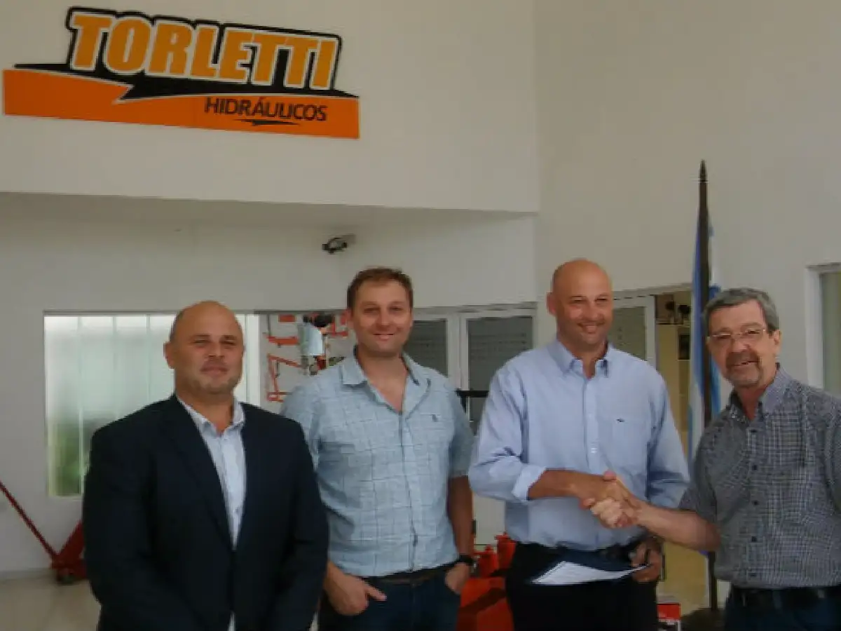El ministro Avalle entregó beneficios  de la Promoción Industrial a empresas