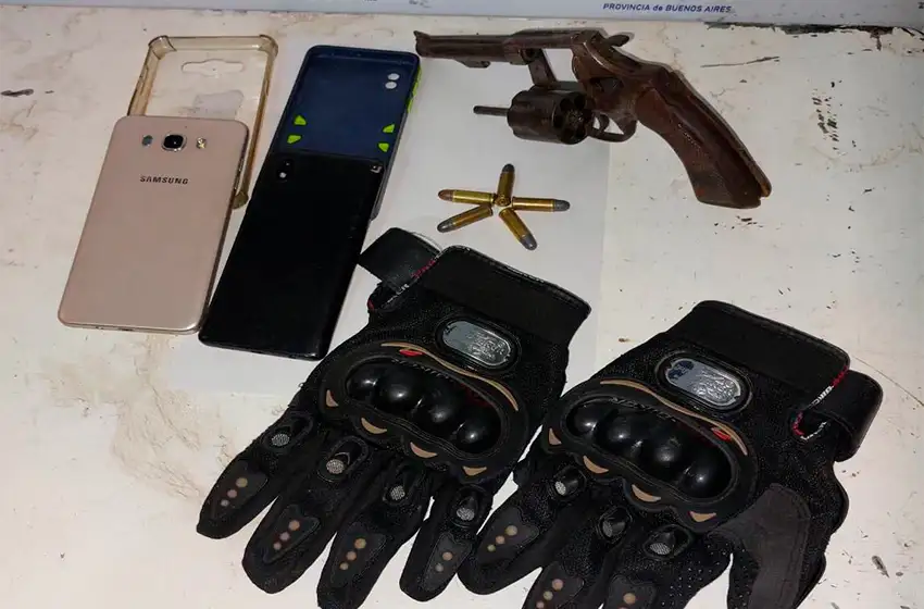 Detuvieron a dos malvivientes que se escondían en el altillo de una casa