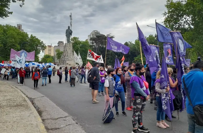Día de la No Violencia contra la Mujer: "Vivas, libres y desendeudas nos queremos"