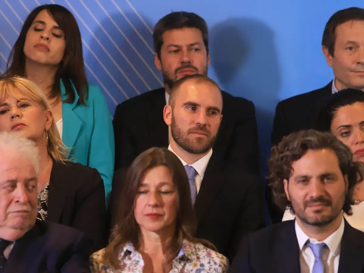 Doce mujeres en la foto,  sólo cuatro en el gabinete  de Alberto Fernández