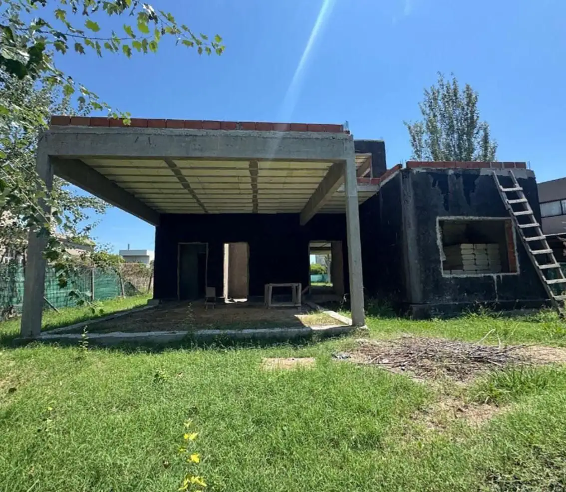 Dentro de la subasta se encuentra una vivienda sin terminar.