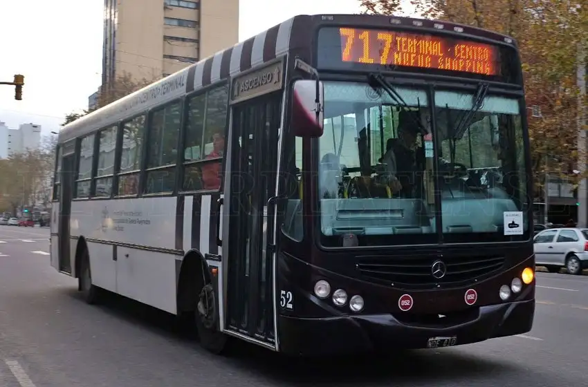 Vecinos denuncian a la línea de colectivos 717: "Un servicio caro y deficiente no es un servicio"