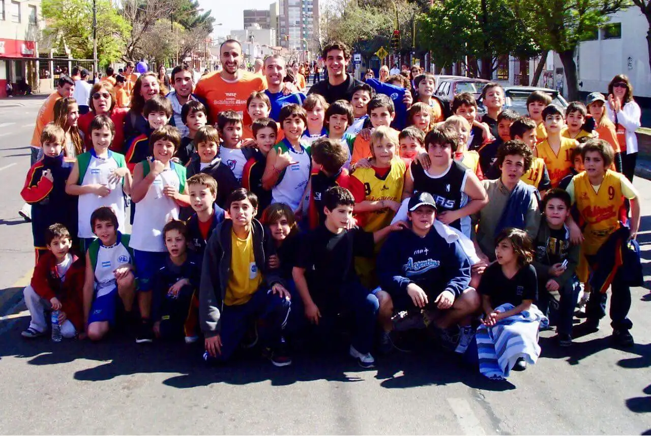 El IAE Club viaja a la casa de Ginobili