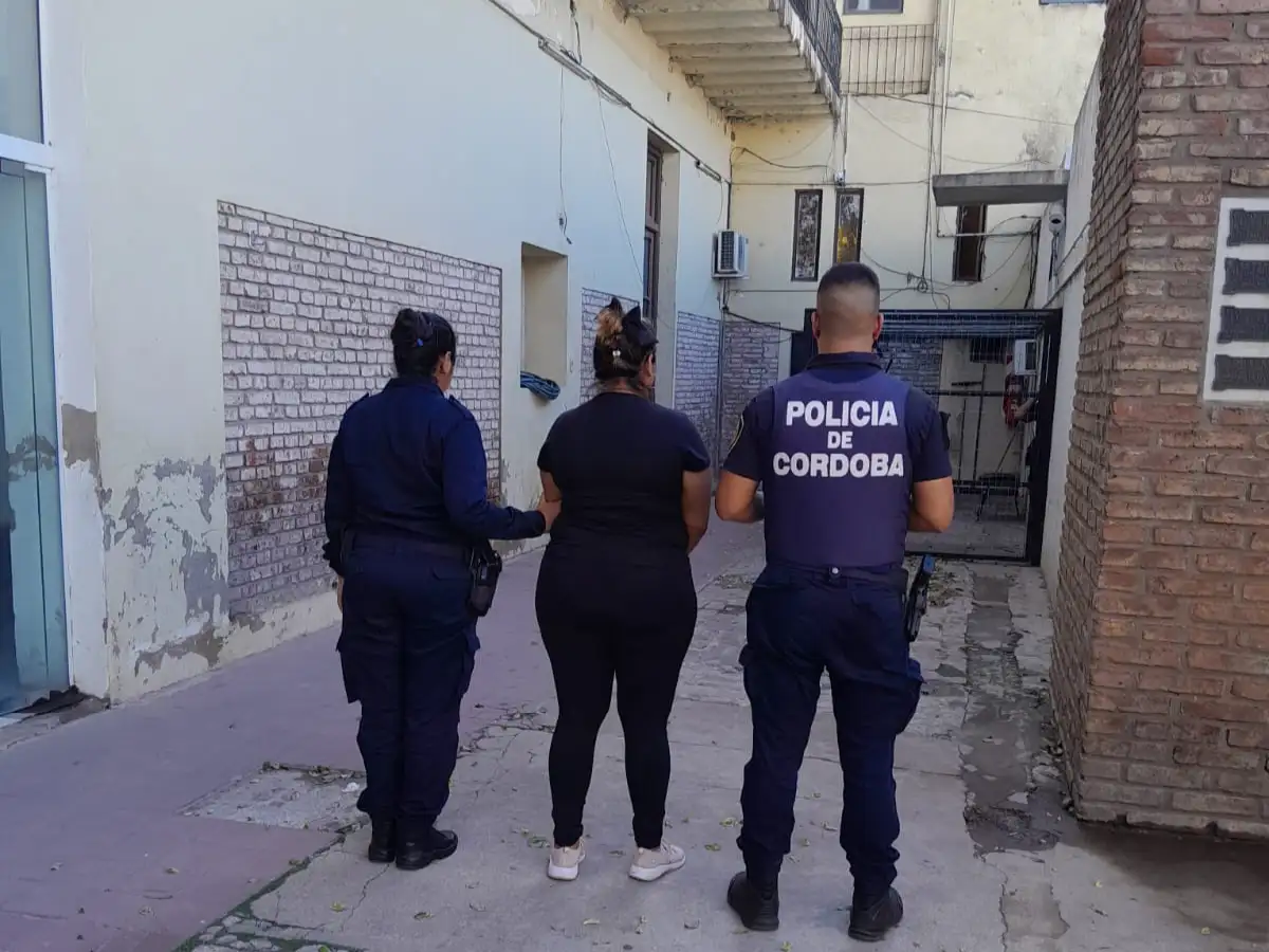 Detuvieron a una mujer por amenazas con arma blanca