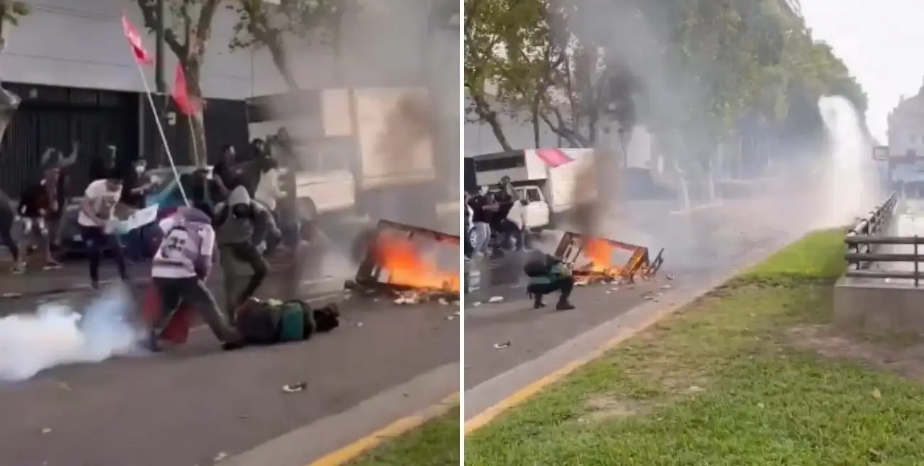 El momento en el cual cae Grillo y la pose previa en la cual tomaba una fotografía en detalle de foco de fuego originado por manifestantes.