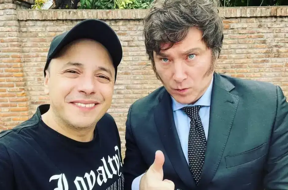La denunciante sostiene que las actitudes violentas comenzaron a partir del día que Javier Milei ganó las elecciones