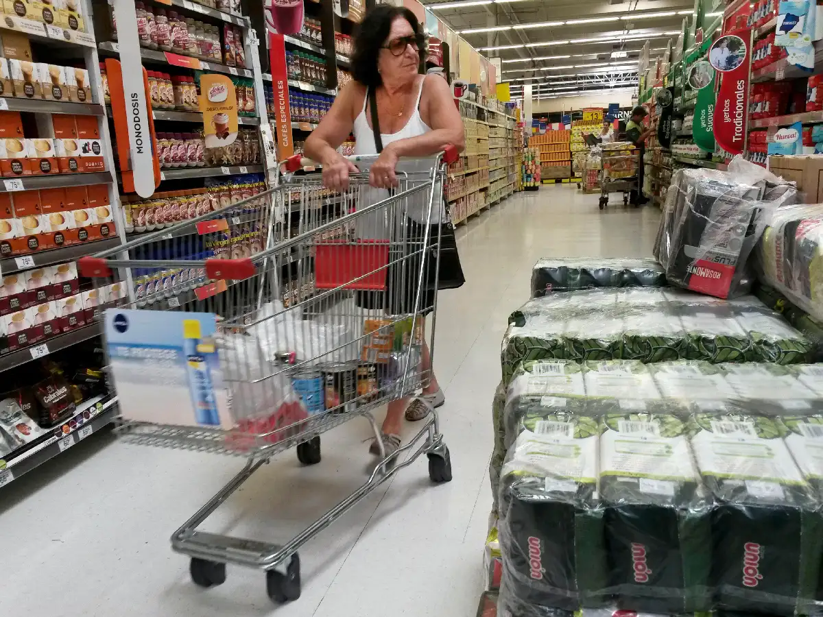 La inflación subió 2,6% en diciembre y acumuló 47,6% en 2018 impulsada por transporte y alimentos
