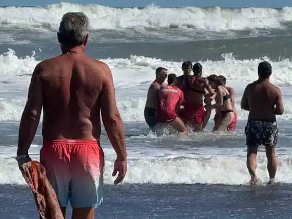 Según indicó el supervisor general de Playas, la marea estaba peligrosa y el lugar estaba debidamente señalizado para evitar incidentes