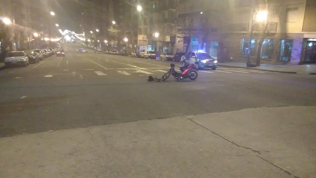 Dos heridos y un prófugo tras un choque en Colón y Güemes
