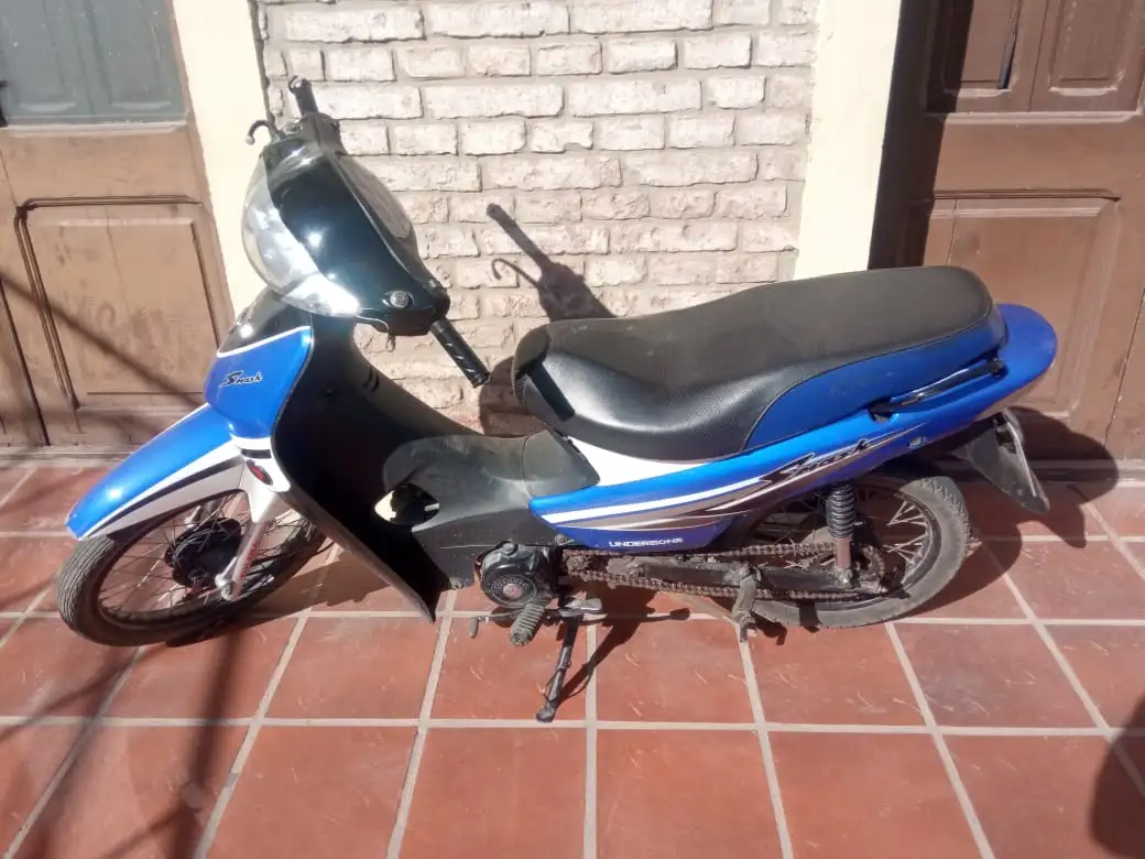 La motocicleta secuestrada por la Policía.