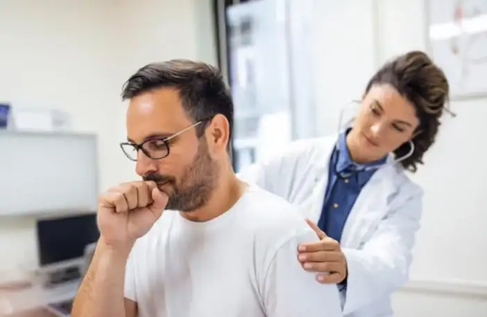 La neumonía es una infección aguda que compromete los pulmones.