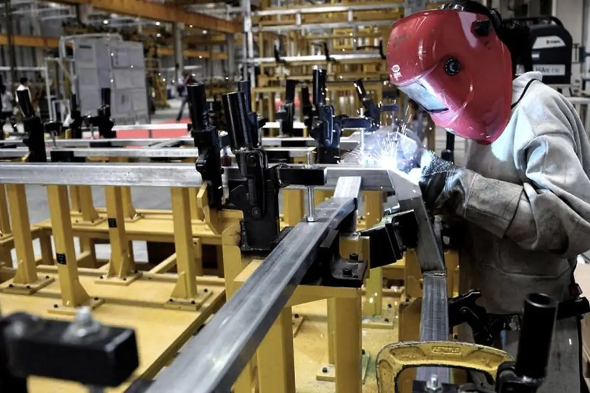 las cámaras empresariales esperan contribuir al desarrollo del país y trabajar en conjunto con el nuevo gobierno para enfrentar los desafíos económicos que se presentan.