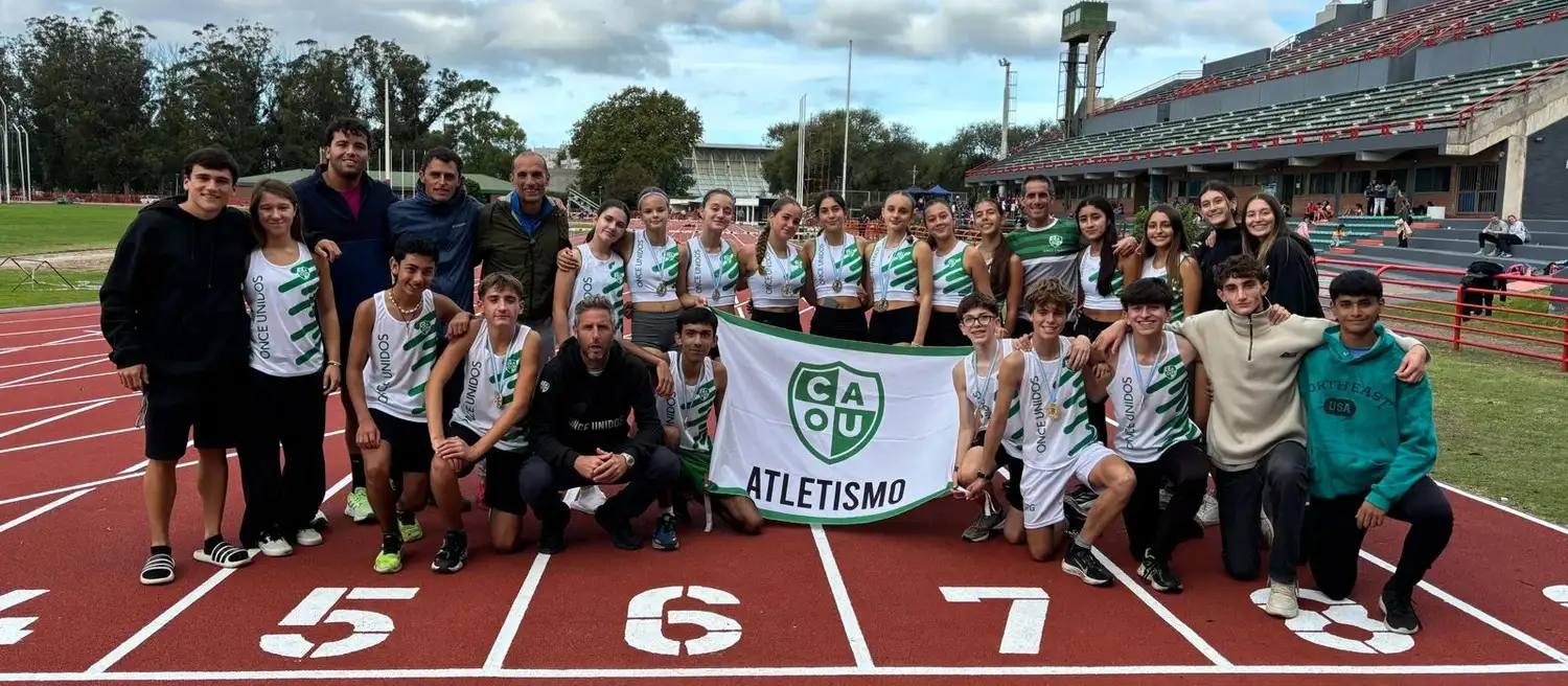 El equipo de Once Unidos que ganó la Copa Nacional U16. (Foto: José Uruzuna)