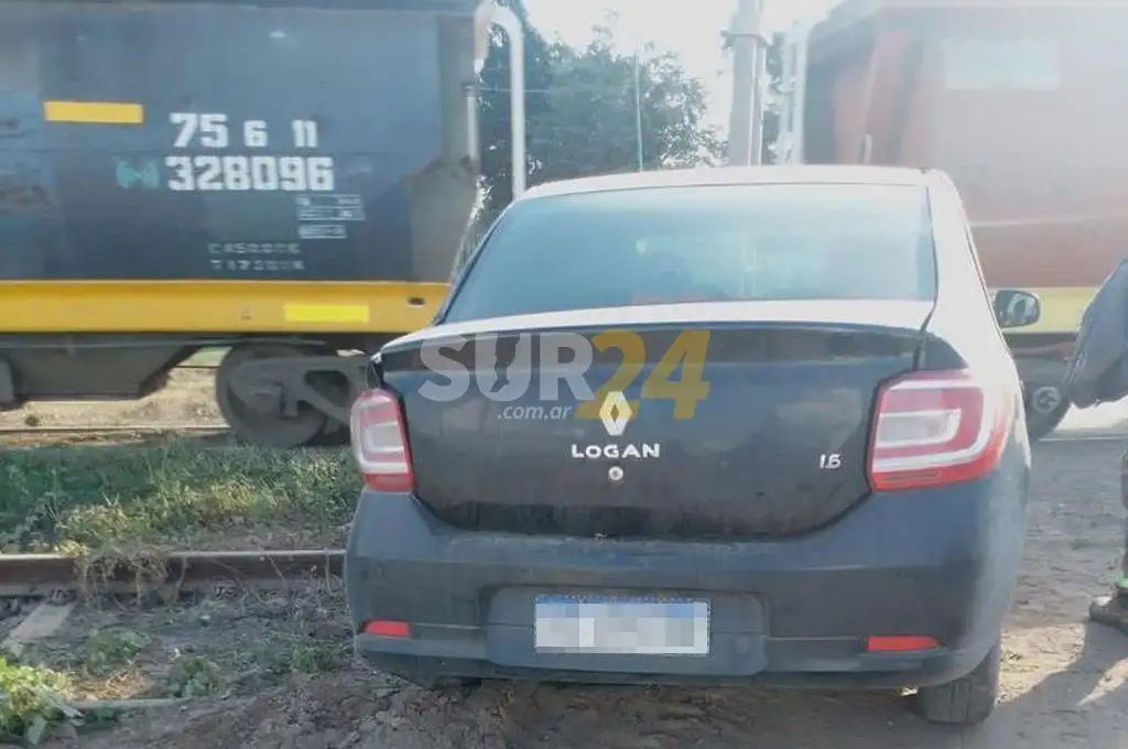 Impactante choque entre un tren y un auto en el sur santafesino