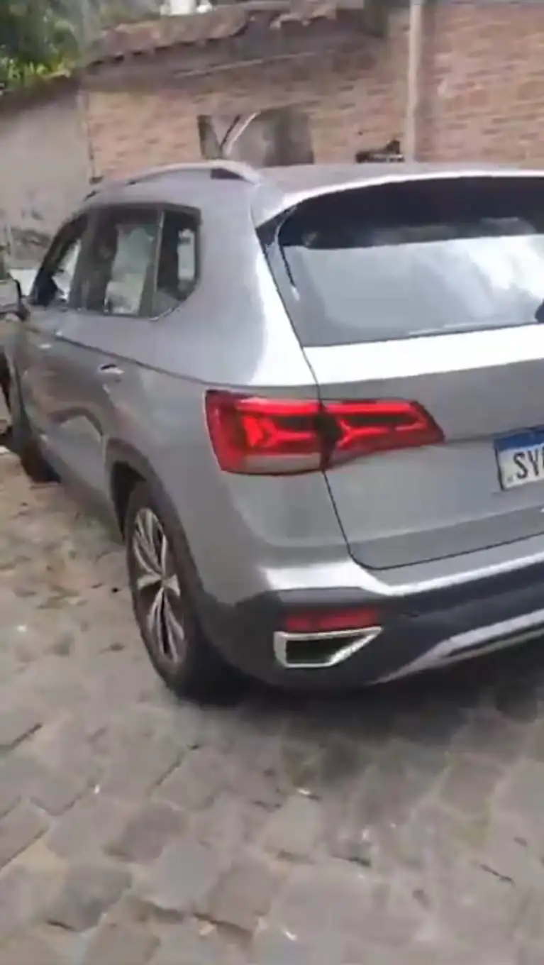 Burlón viajaba con su pareja y sus hijos.