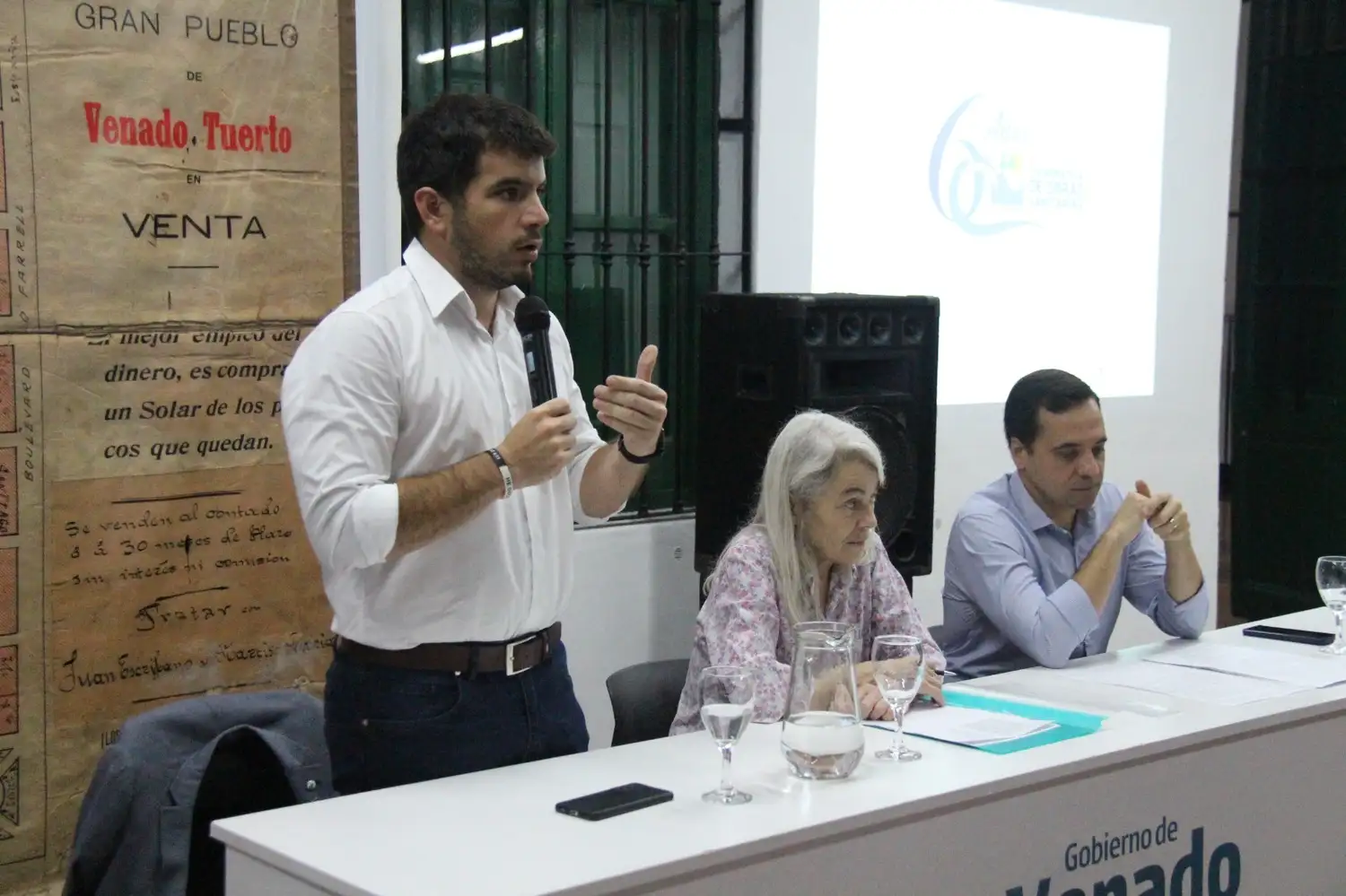 El intendente Leonel Chiarella hizo uso de la palabra en la audiencia pública.