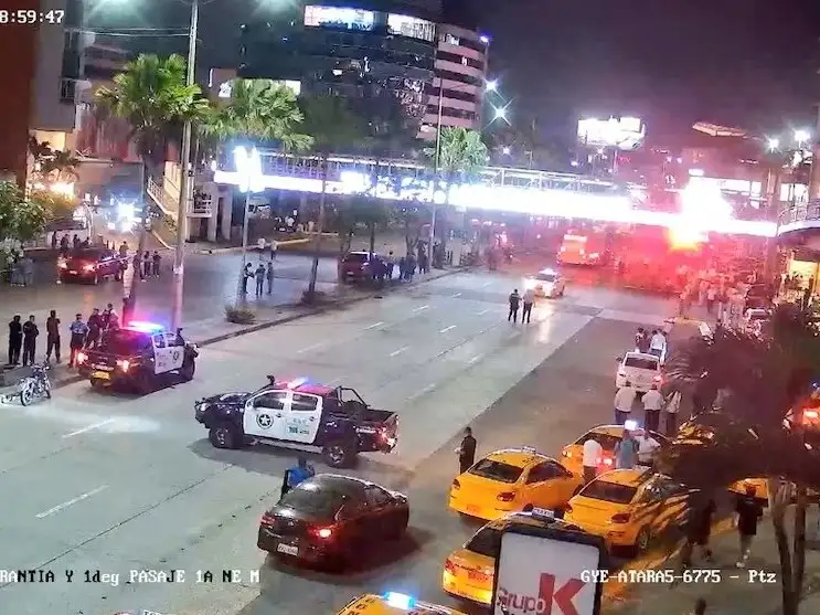 La Secretaría Nacional de Gestión de Riesgos confirmó la muerte de la persona y un “incendio vehicular”