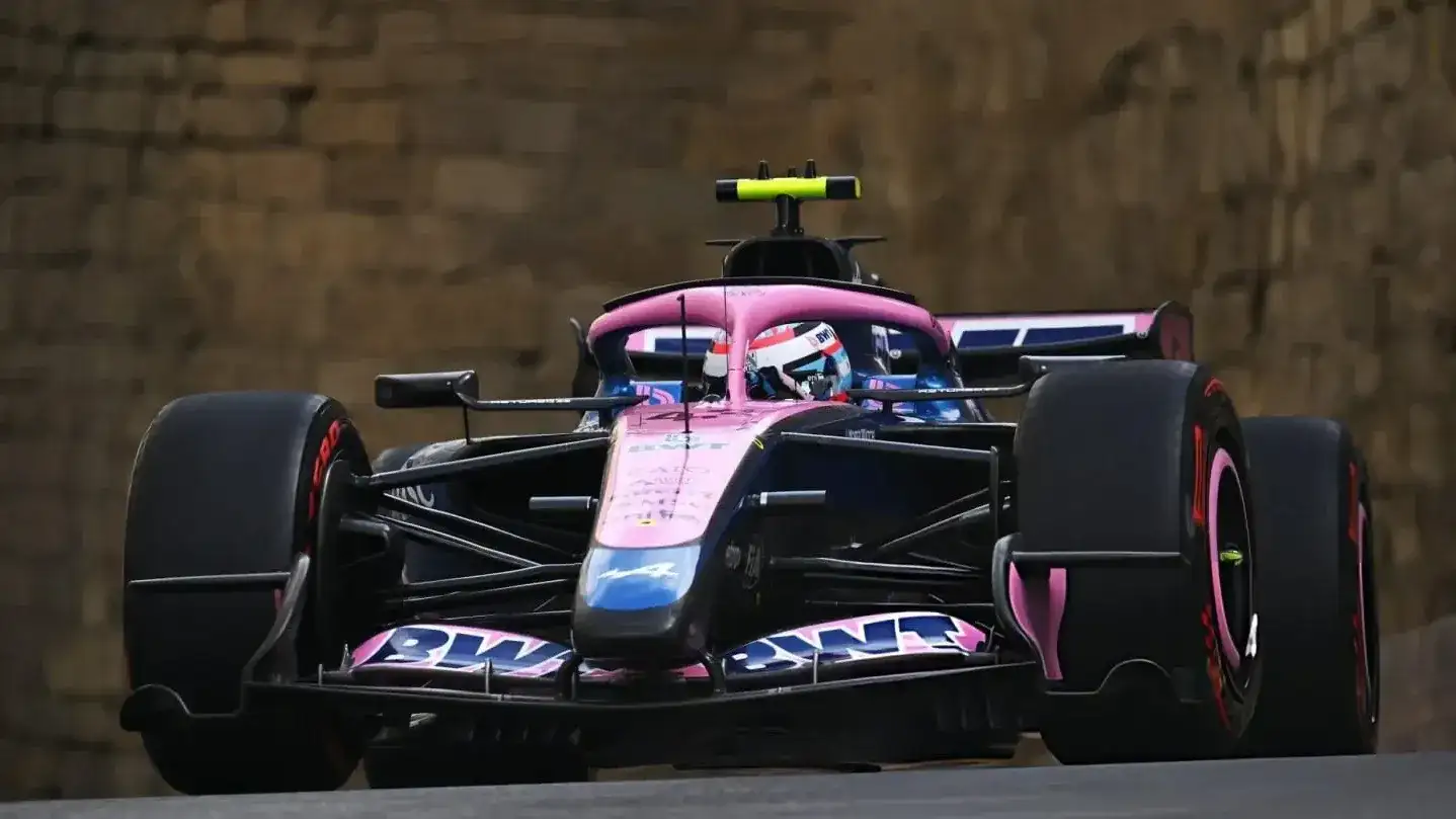 Colapinto se metió en Q3 en Bakú y Russell se quedó con la pole