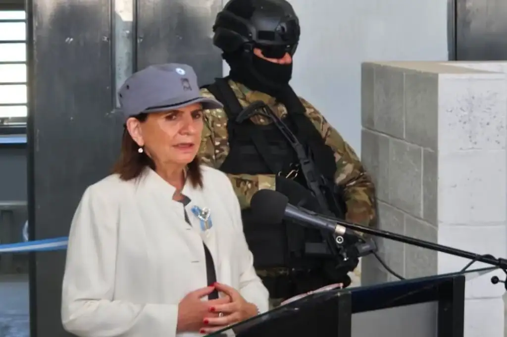 La ministra Bullrich brindó un discurso de apertura, luego de una proclama penitenciaria, que dio el director de la Unidad. Crédito: Daniel Melchiorri.