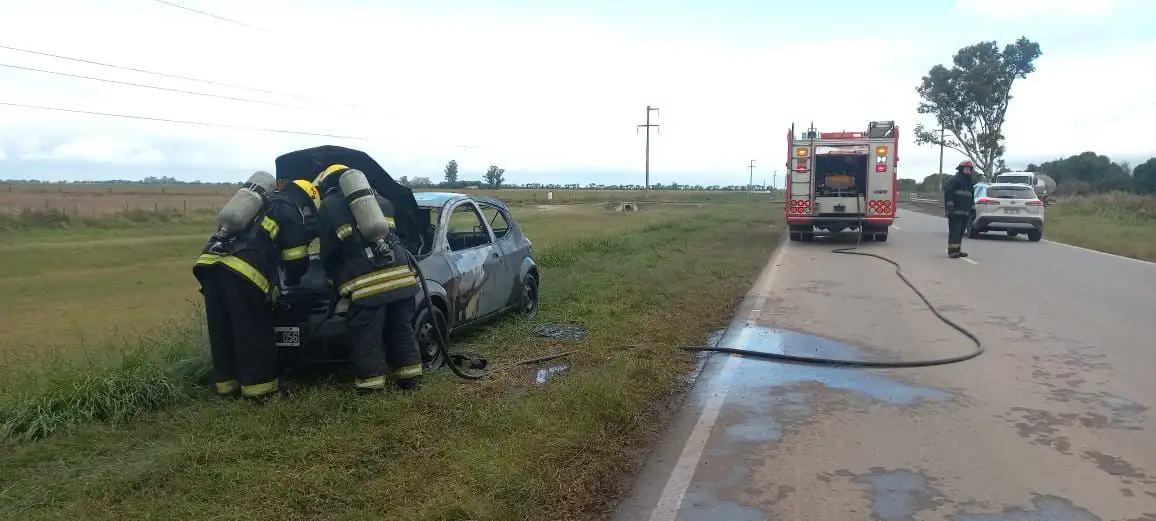 Un auto se prendió fuego en la ruta provincial 1