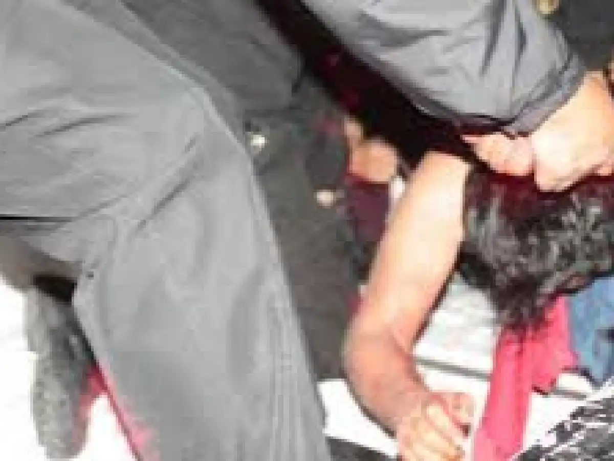 Robó un local y lo absuelven por la golpiza de los empleados