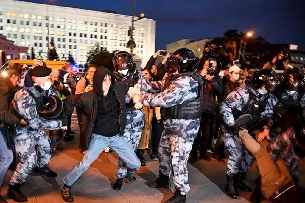 Más de 1.300 detenidos en Rusia por protestar contra la decisión de Putin de movilizar más tropas a Ucrania