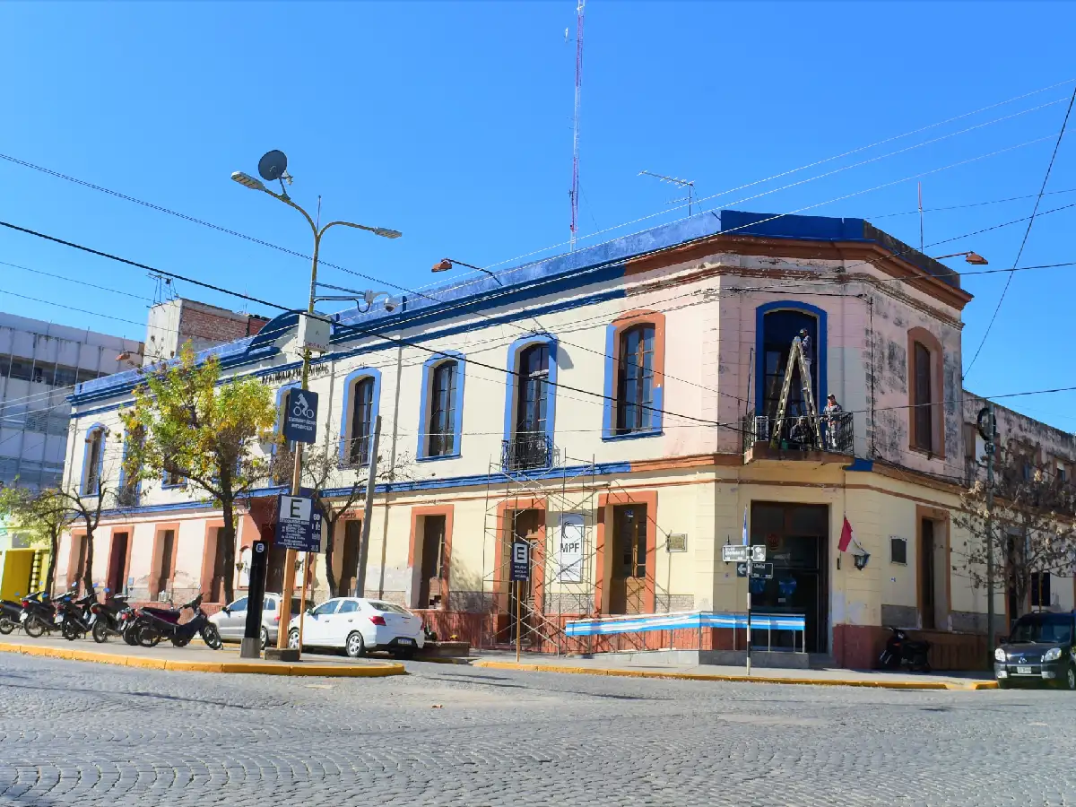 Una menor de 17 años detenida por intentar robar una moto: su cómplice escapó 
