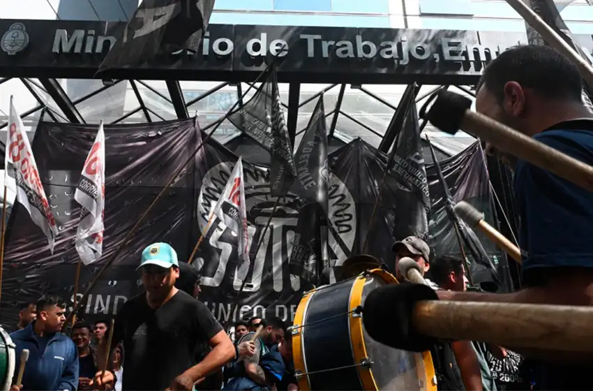 Neumáticos: hubo acuerdo entre el sindicato y las empresas y se destrabó el conflicto