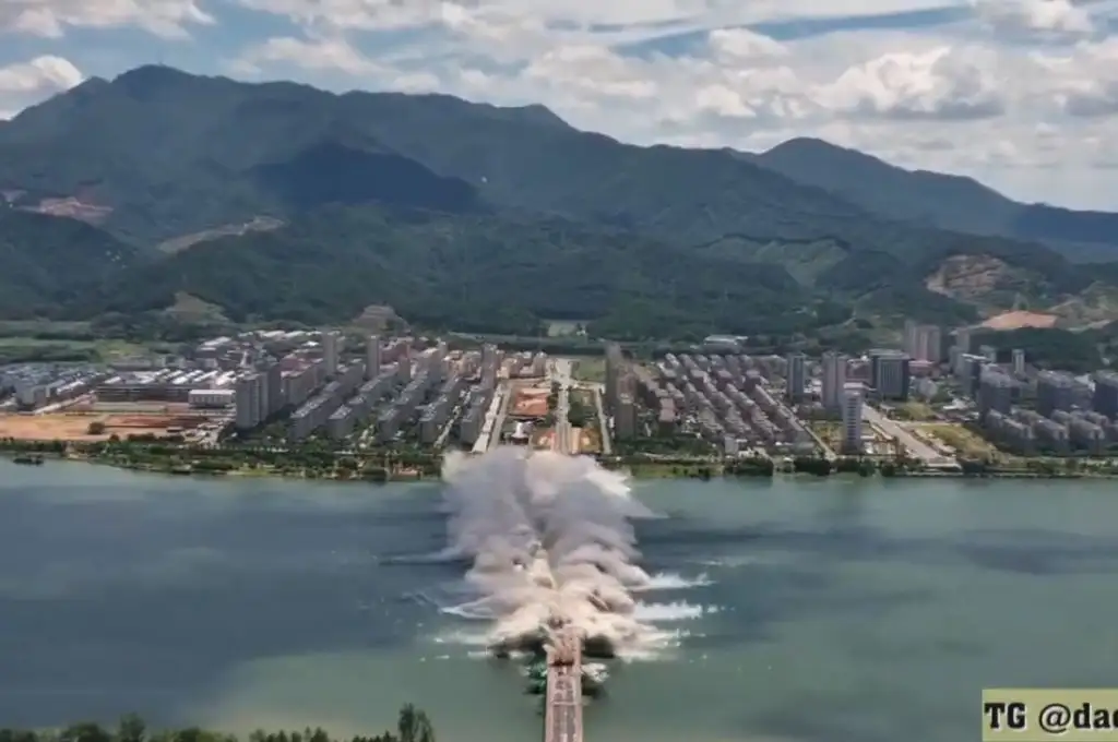 Explosión de un puente en Jinan
