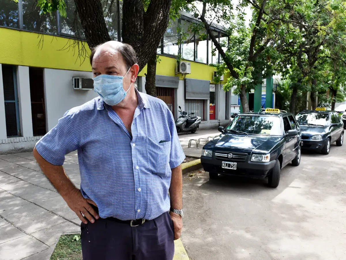 Taxis y remises, los sobrevivientes del paro de transporte y la pandemia 