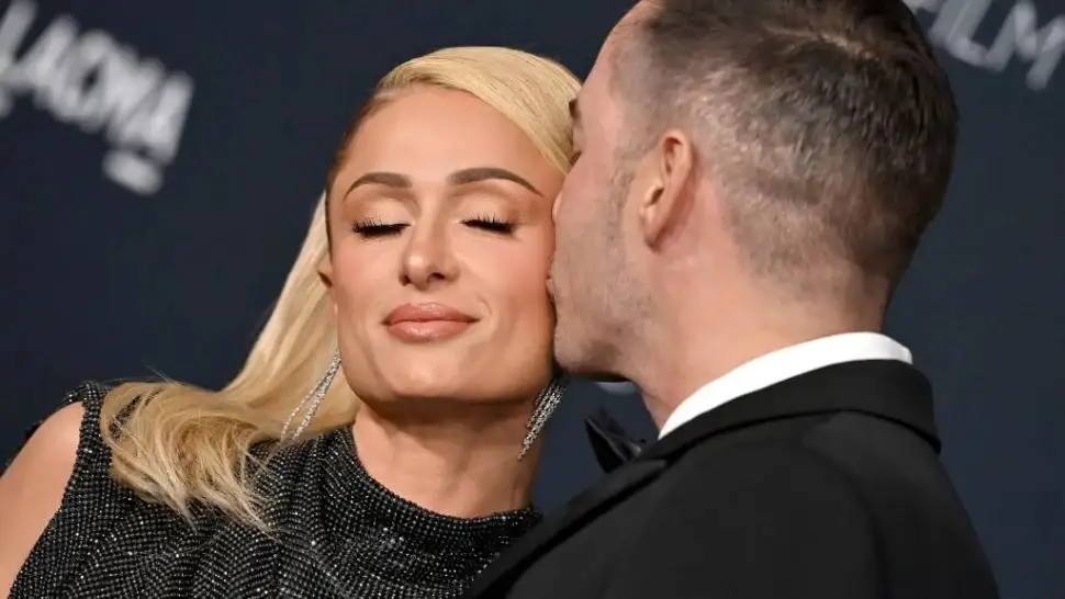Paris Hilton sorprendió a todos y anunció el nacimiento de su primer hijo