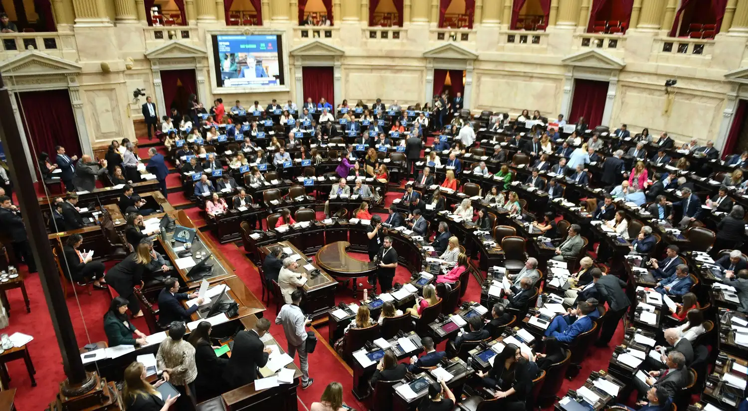 Guillermo Francos negó una devaluación al defender el plan económico y pidió sancionar la ley antibarras