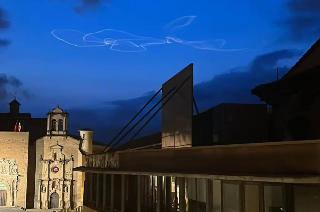 Susto por la aparición de luces extrañas en el cielo de media España