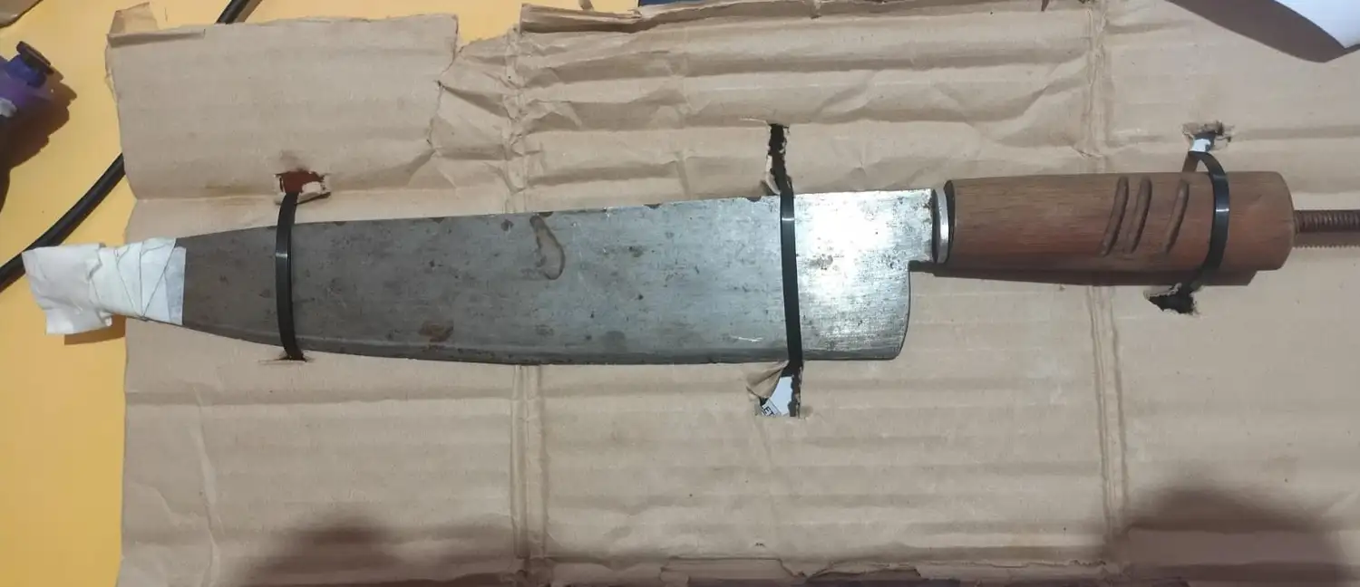 El cuchillo que portaba uno de los agresores. Foto: URVIII
