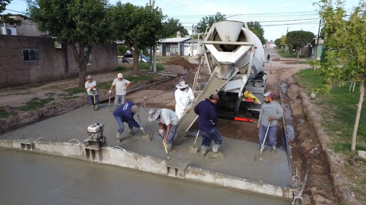 Nueva cuadra de pavimento en el barrio San José Obrero 