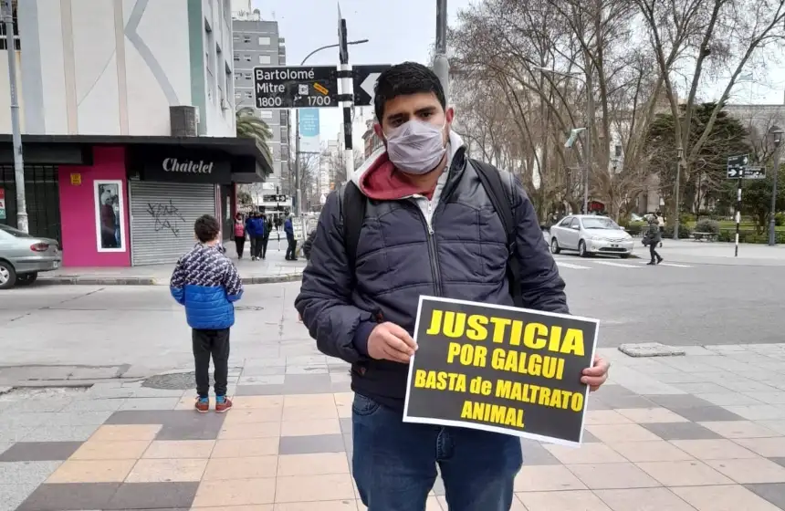 Su vecino asesinó a su perra y pidió justicia en la Catedral: "No puede quedar impune"