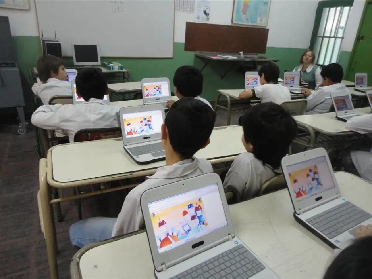 Santa Fe: las escuelas primarias públicas sumaron una hora más de clases