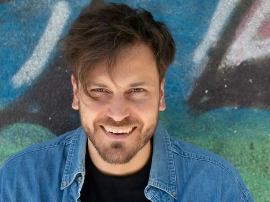 Andrés Gil negó un supuesto romance con Gimena Accardi.