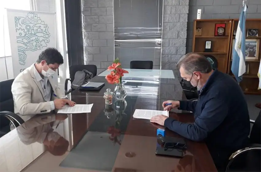 Se firmó el contrato para el mantenimiento y obra de dragado en el puerto marplantese