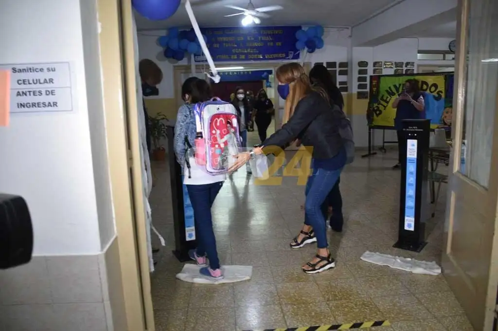 Pandemia: Santa Fe promete revisar los protocolos escolares vigentes