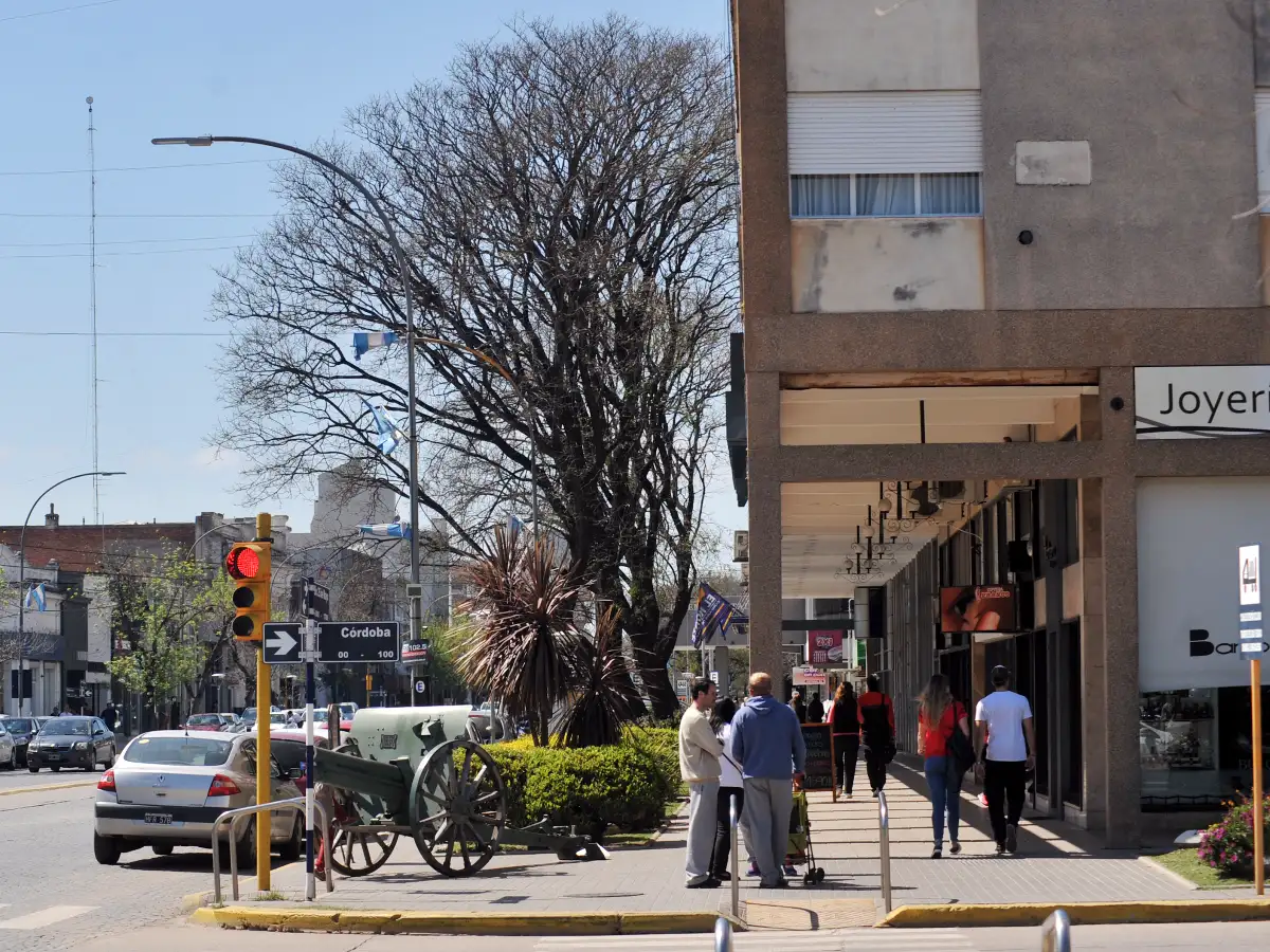 El miércoles será día no laborable para el comercio  