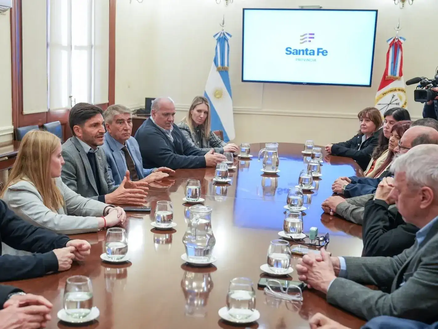 El gobernador Maximiliano Pullaro firmó esta mañana el convenio con representantes de las entidades.
