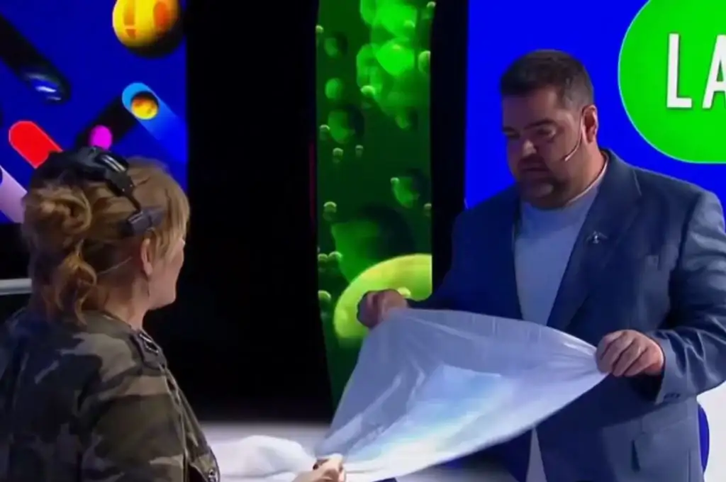 Darío Barassi recibió un pañal de regalo