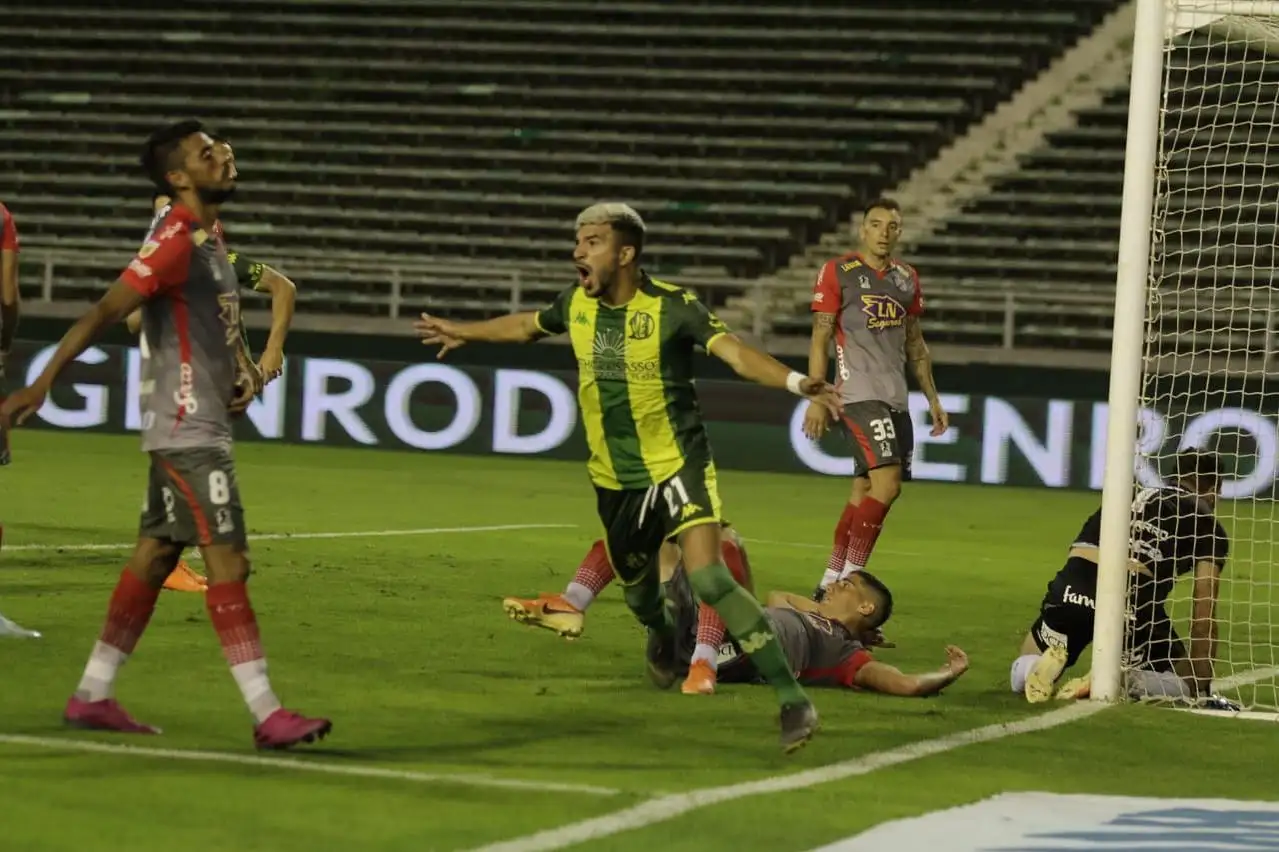 Después de un año, Aldosivi volvió a ganar como local